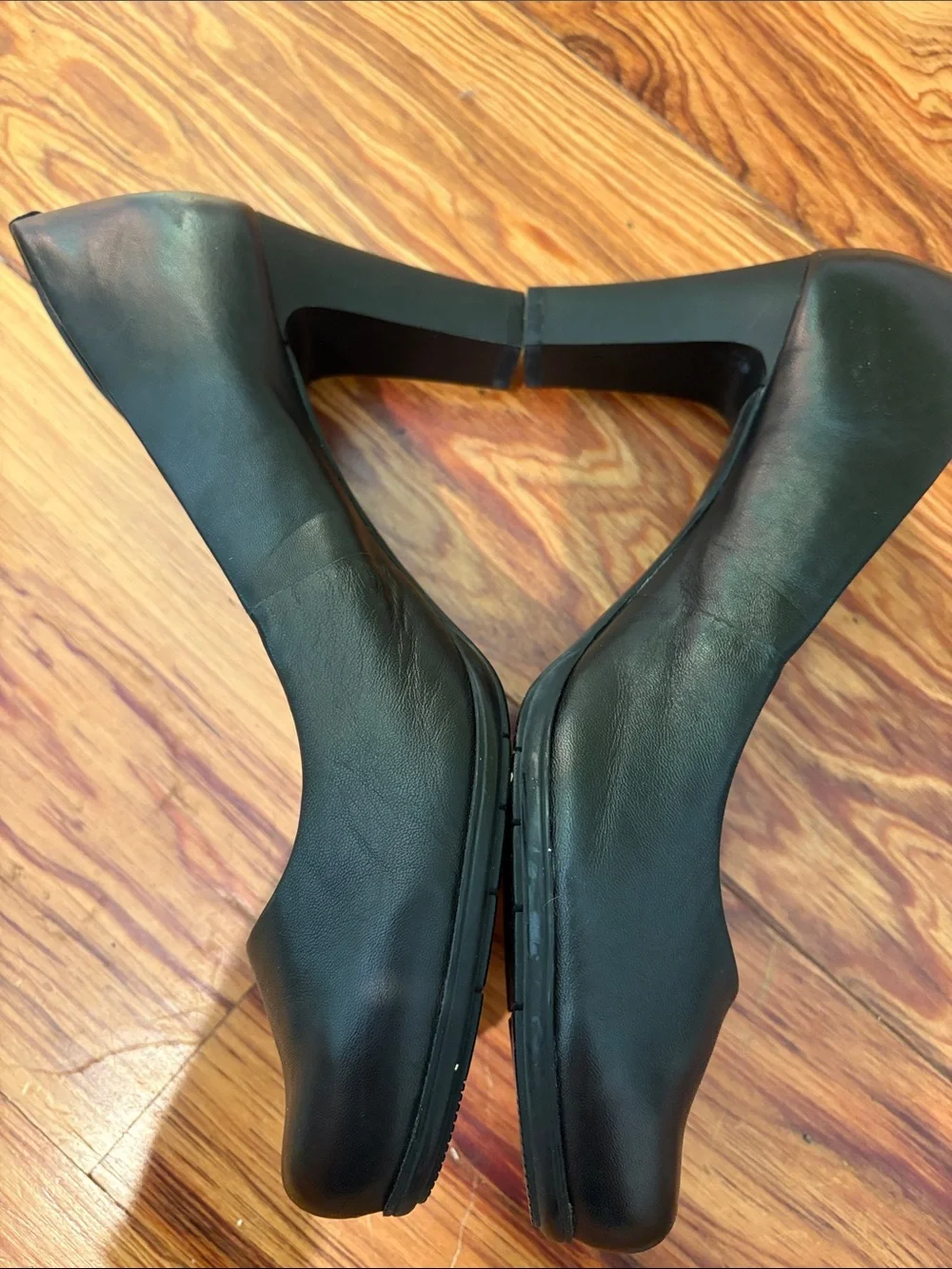 Rockport Black Leather Round-Toe Heels